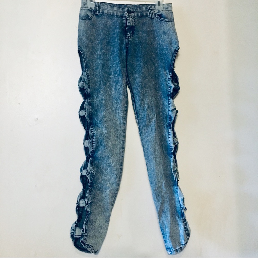 Cut Out Bow Jeans
